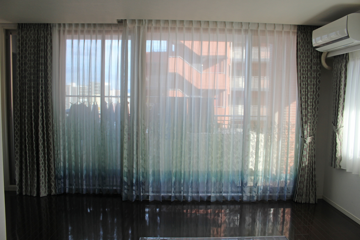 大阪市内のマンションにはスミノエのデザインレースカーテンとFEDE