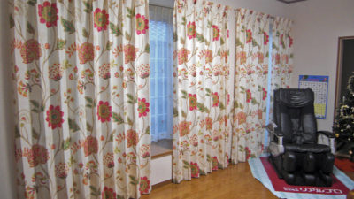 精華町のお家のオーダーカーテンはHARLEQUINの輸入カーテンで！