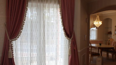 堺市の輸入住宅のオーダーカーテンはエレガンスなスタイルでコーディネート