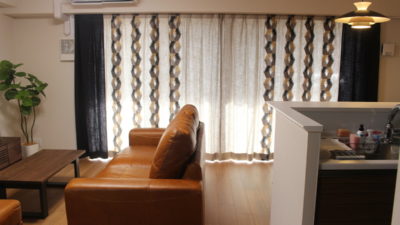オーダーカーテン 枚方市のマンションのリビングルームはモダンに！大阪