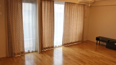 clarkeの新作輸入カーテンを摂津市のマンションに取付！