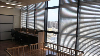 電動調光ロールスクリーンFUGAを大阪市中央区のマンションに取付ました！エコリモ仕様です。