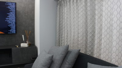 新しくリフォーム工事された大阪府摂津市のマンションのお部屋にはモダンでラグジュアリーなJABのカーテンでモダンな雰囲気を演出しました！