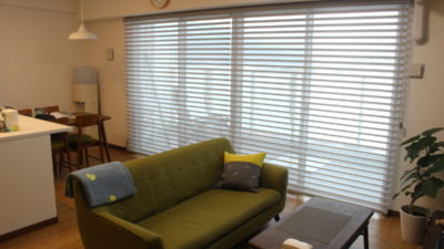 奈良県桜井市に出来た新築マンションのリビングルームには3D調光ロールスクリーンFUGAでシンプルモダンに！