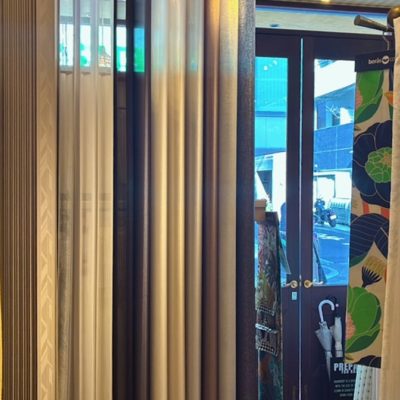 Suave flor スアベ・フロールの展示サンプルが大阪のカーテンショップ店内に展示開始！