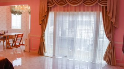 大阪、輸入住宅に、ジョージアンスワッグ＆テールのカーテン上飾りでインテリアをよりエレガントに！