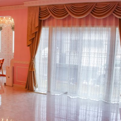 大阪、輸入住宅に、ジョージアンスワッグ＆テールのカーテン上飾りでインテリアをよりエレガントに！