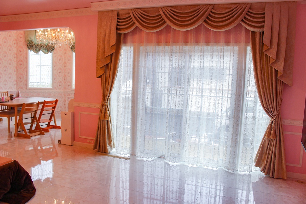 スワッグ＆テール　カーテン　大阪　